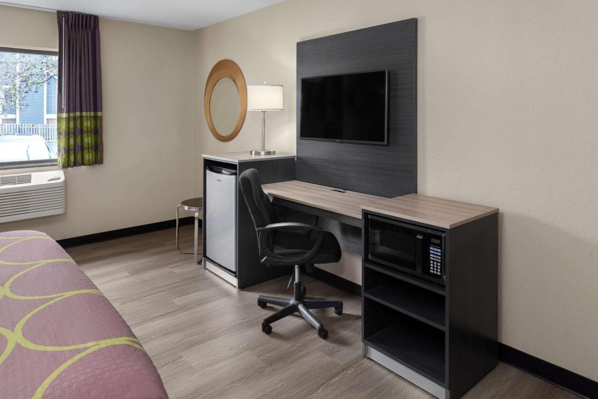 Super 8 By Wyndham Copley Akron Eksteriør bilde